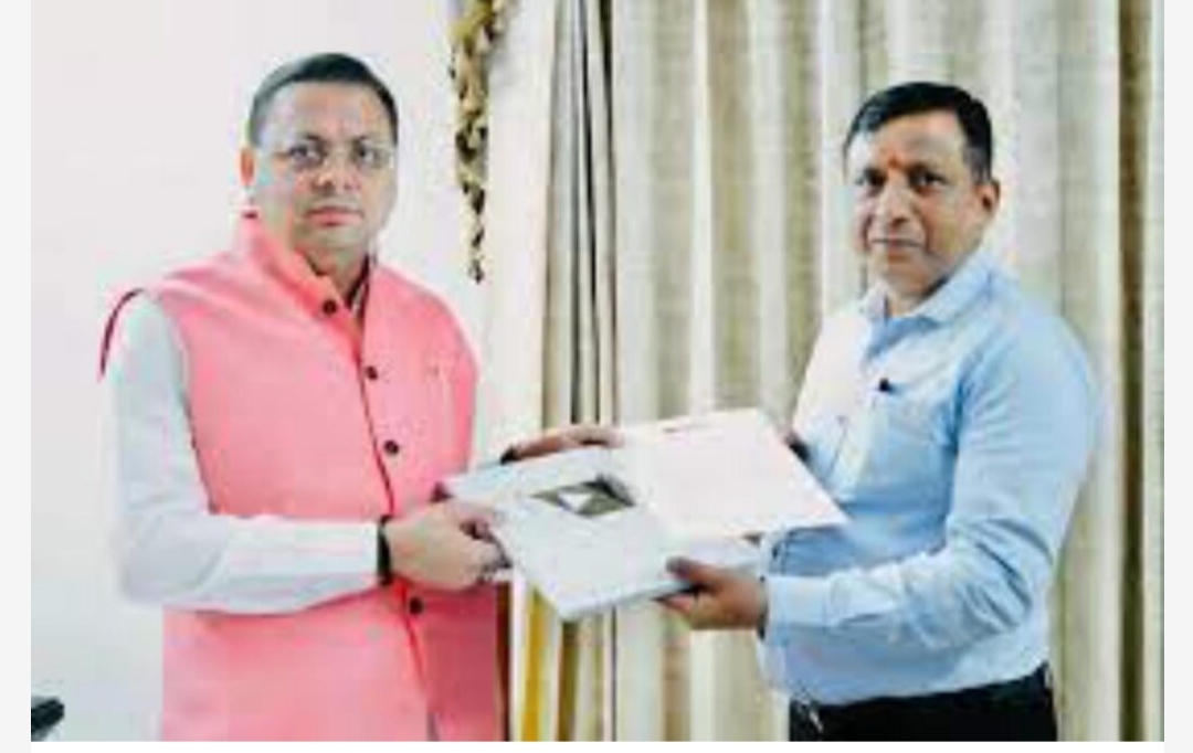 सोशल मीडिया प्लेटफॉर्म यूट्यूब ने मुख्यमंत्री पुष्कर सिंह धामी के ऑफिशियल यूट्यूब चैनल को सिल्वर बटन प्रदान किया