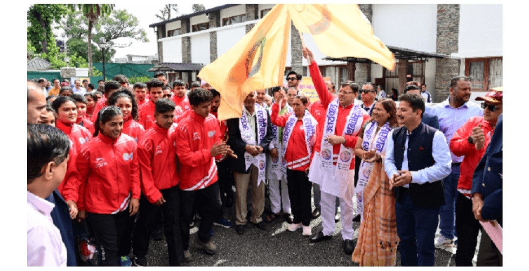 खिलाड़ियों के दल को मुख्यमंत्री ने फ्लैग ऑफ कर किया रवाना