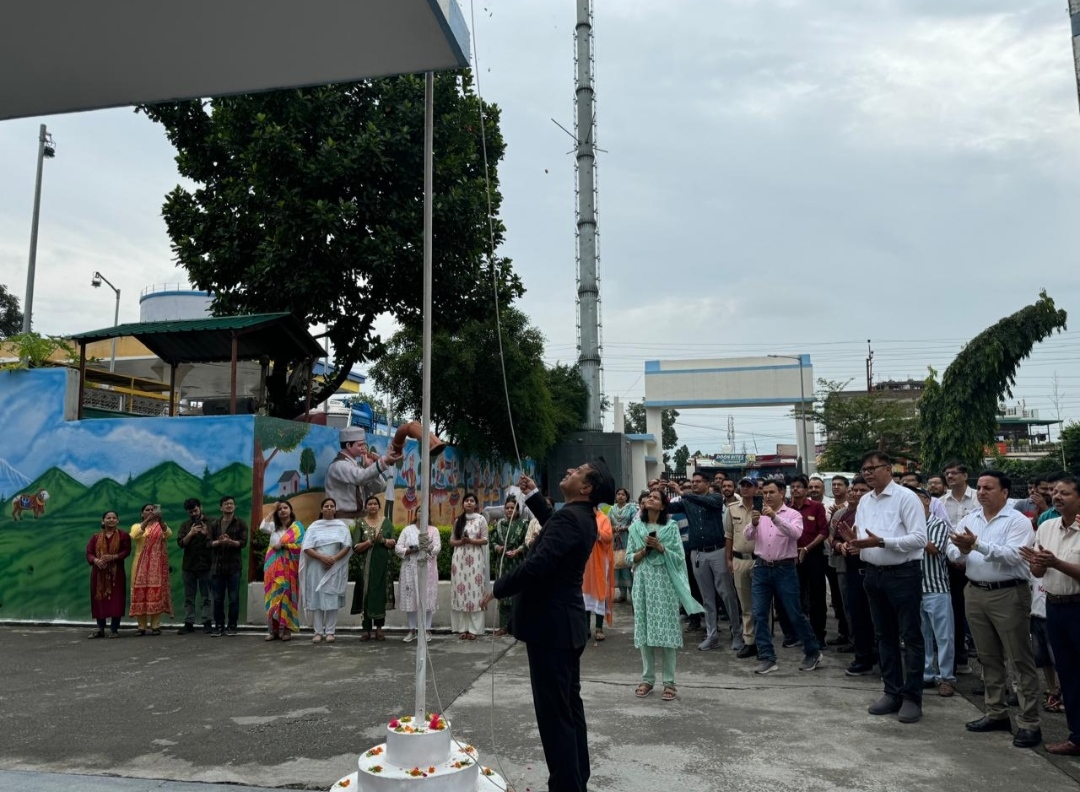 78 वें स्वतंत्रता दिवस के अवसर पर रिंग रोड, लाडपुर, देहरादून स्थित सूचना एवं लोक सम्पर्क निदेशालय में महानिदेशक सूचना श्री बंशीधर तिवारी ने ध्वजारोहण किया